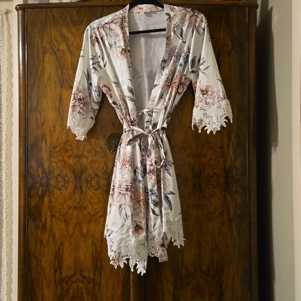 Le Rose Floral Patterned Short Robe Size XS/S